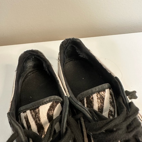 ORIGINAL off white shoes- zebra print - size 8 - Picture 3 of 8